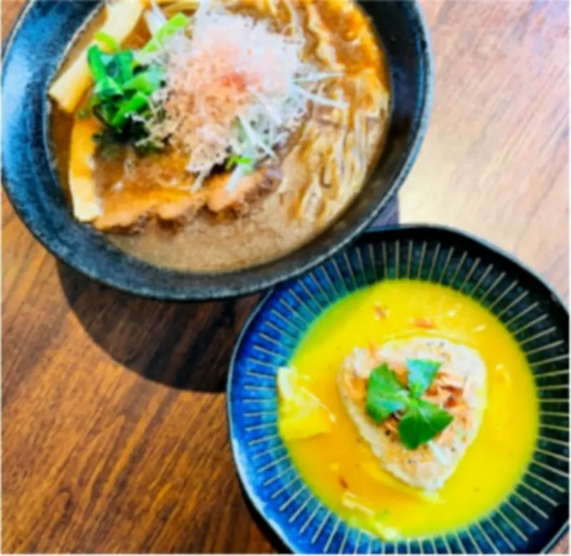 福島で開催中の大ゴッホ展、地元飲食店が「ゴッホ飯」カレーセットを提供