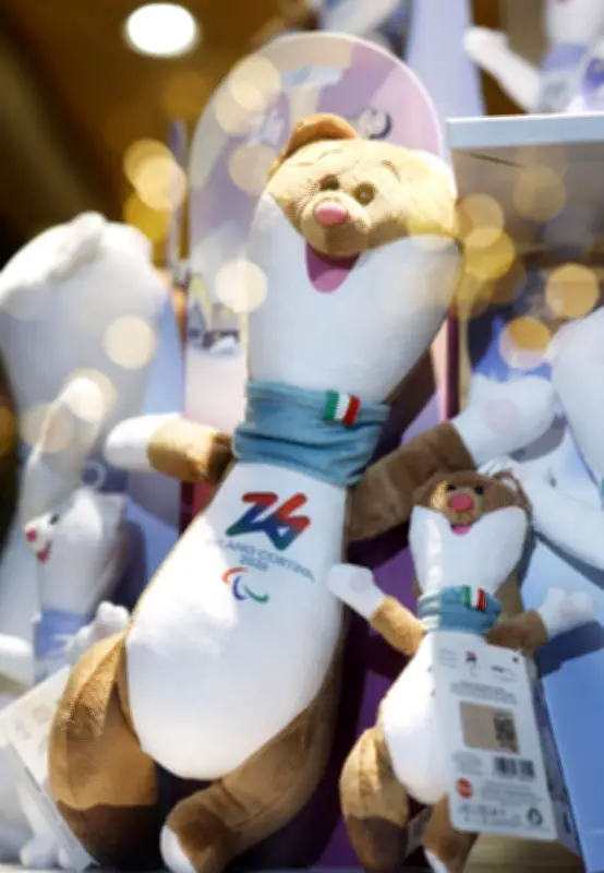 イラン情勢でマスコット空輸遅延 パラリンピック公式店にぬいぐるみ不在