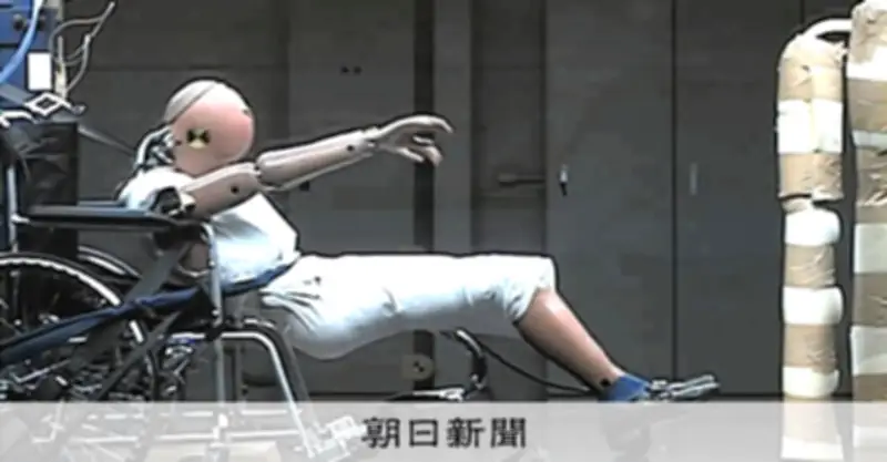 車いす送迎中の事故多発、固定方法の不備が原因か 安全性向上へ規格化検討