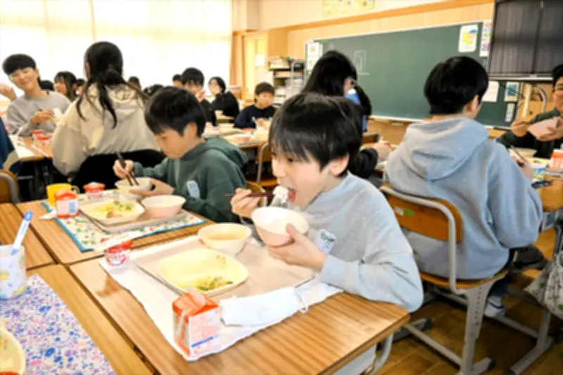 福島県鏡石町の学校給食で「田んぼアート米」を提供、復興のシンボルとして児童に振る舞う