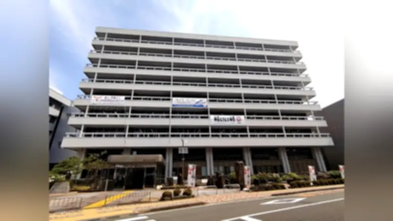 福井市庁舎敷地で三角コーン破損相次ぐ、スケートボード遊びが原因か