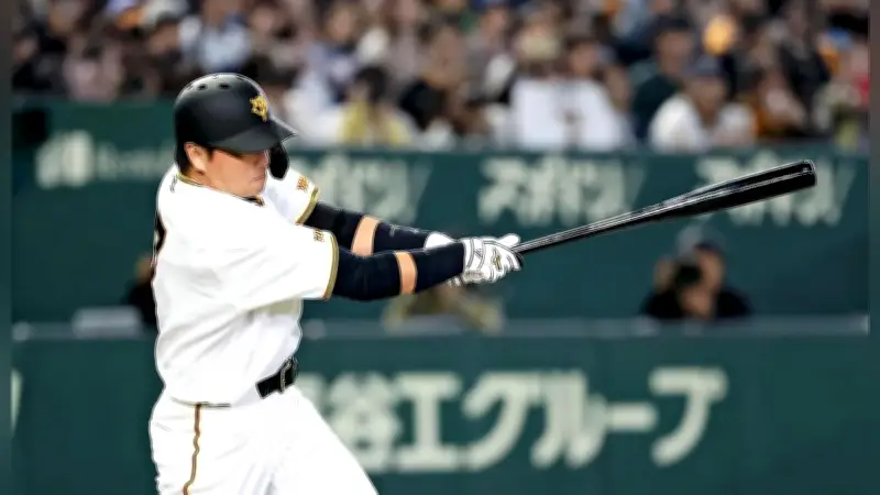 巨人・長野久義が引退試合で代打中前打、東京ドームに感動の大歓声