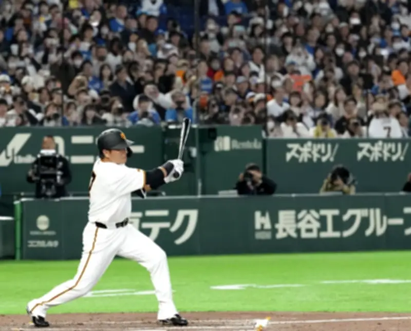 長野久義氏、引退試合で代打中前打＆右翼守備 東京ドームで巨人一員として有終の美