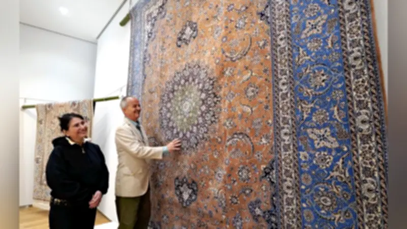 イラン出身男性が高松でペルシャ絨毯展 戦火の祖国に平和を願い、文化理解訴える