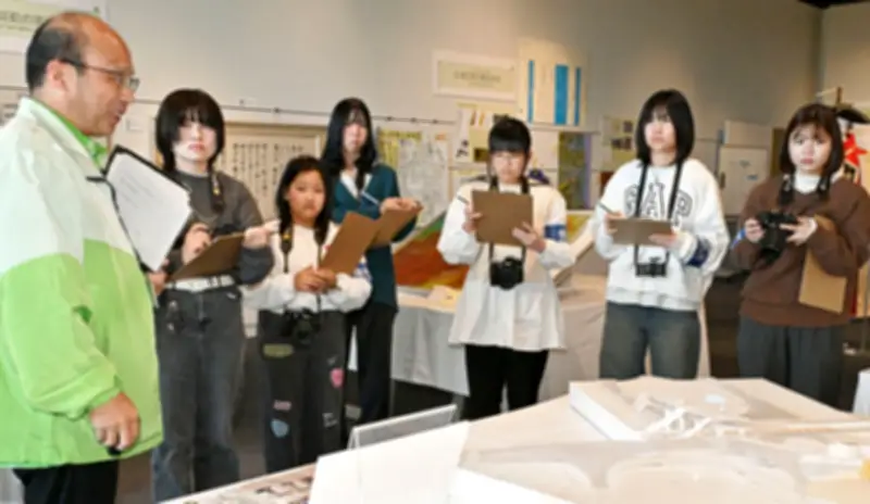 福島・伝承館で新聞記者体験 震災の記憶を次世代へ語り継ぐ大切さを学ぶ