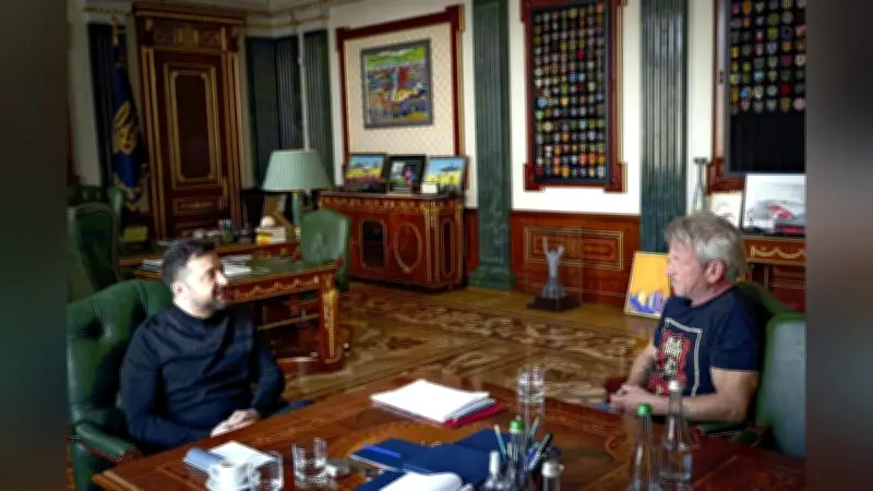 ショーン・ペン、アカデミー賞授賞式を欠席しウクライナ訪問 ゼレンスキー大統領と面会