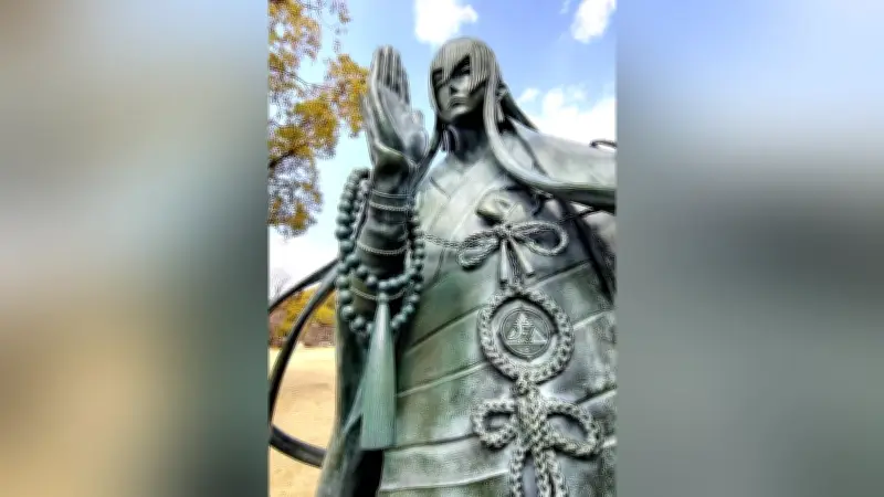 刀剣乱舞キャラ像「江雪左文字」修復完了、破損した数珠の房を溶接で補強