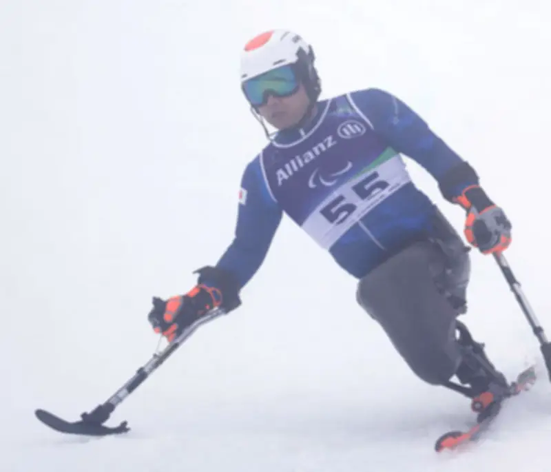 鈴木猛史、悪天候をものともせずアルペンスキー男子回転座位で銅メダルを獲得