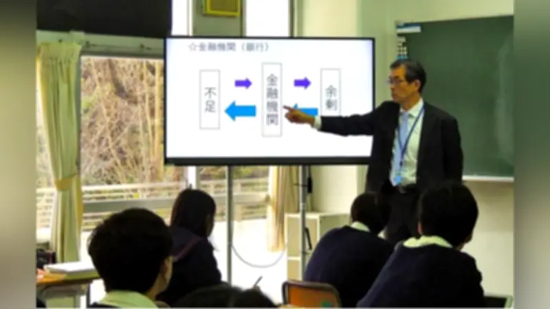 元銀行員の校長が金融特別授業 横浜隼人中学で財政政策の重要性を解説