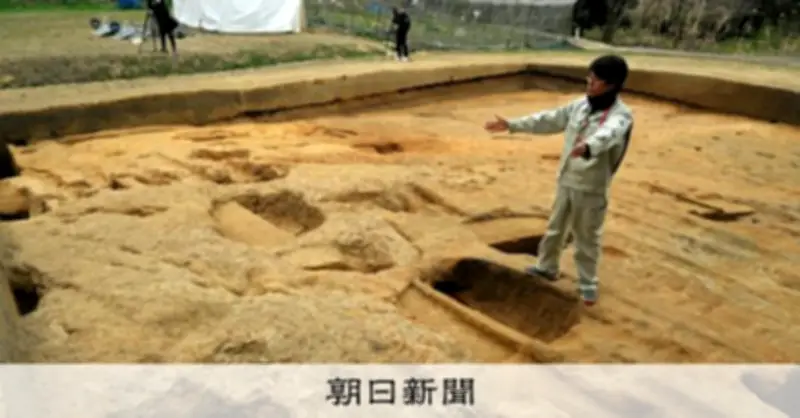 飛鳥・甘樫丘で天武・持統朝の塀跡発見 官僚邸宅とコメ蔵の可能性浮上