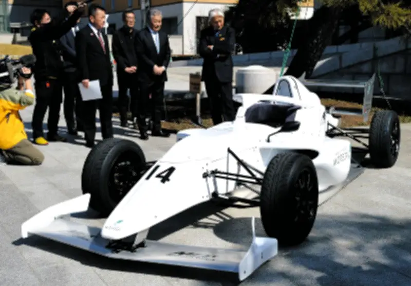 栃木発、次世代フォーミュラカー完成 モータースポーツの夢を育む入門車両