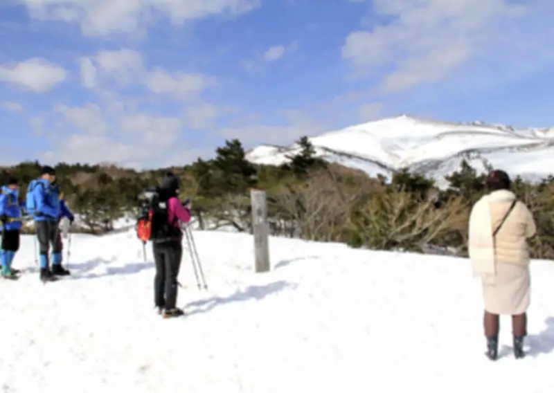 雪少なき春、薬師岳ロープウエイ特別運行開始 福島・あだたら高原で早まる山頂の眺望