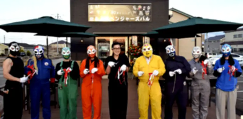 浪江町の新名所「なみえアベンジャーズバル」移転オープン 焼そば麺でテープカット