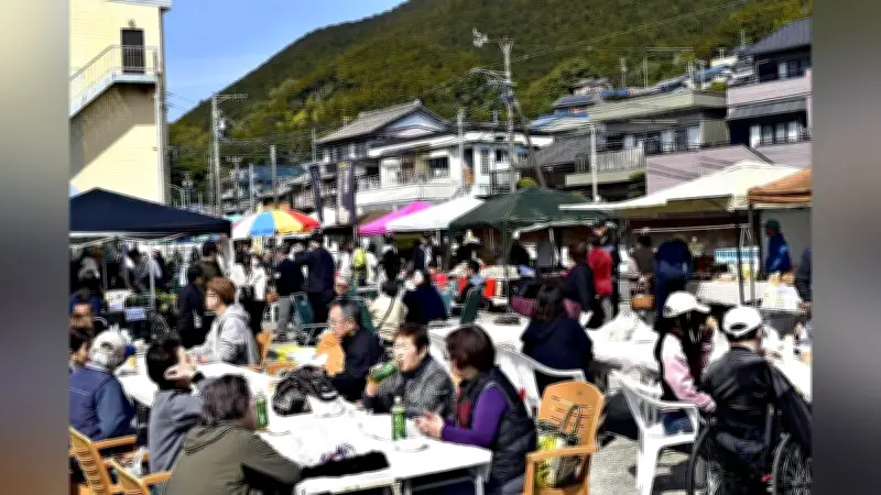 三重・尾鷲市三木浦で海まちマルシェ開催、マダイ養殖の漁村に活気