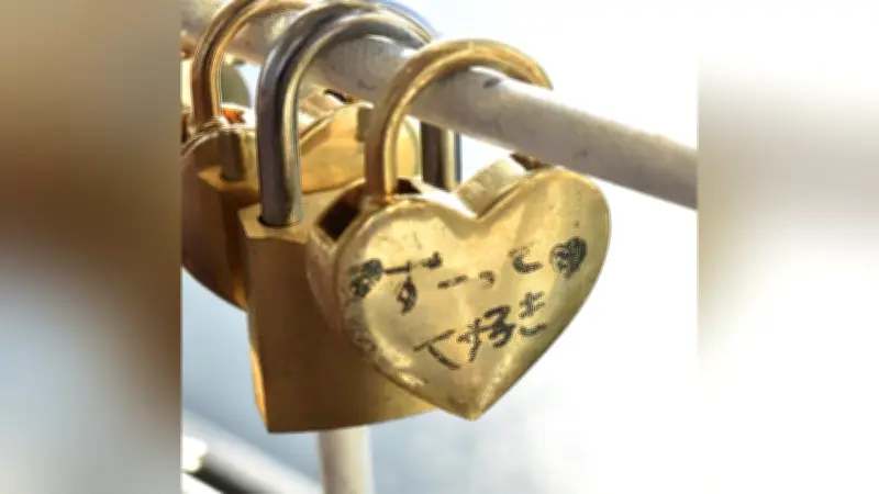 千葉ポートタワー、「恋人の聖地」登録終了で「愛の南京錠」返却開始