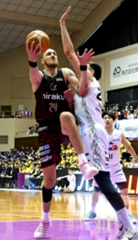 福島ファイヤーボンズ、信州に逆転勝利で地区優勝争いを継続