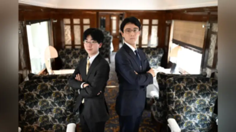 棋聖戦第７局、一力遼棋聖と芝野虎丸十段が箱根で記念撮影 対局室を確認