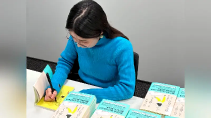 生湯葉シホのエッセイ集「はじめてたこ焼きを食べた日のこと」が書籍化、日常の気づきを繊細に描く