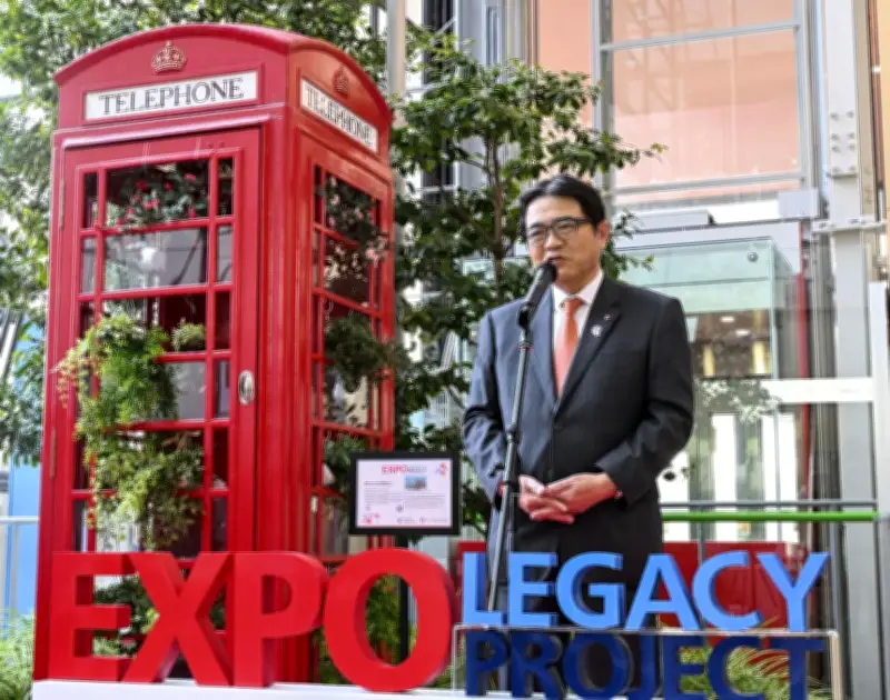 大阪・関西万博の英国電話ボックス、関西空港で展示開始　国際交流のシンボルに