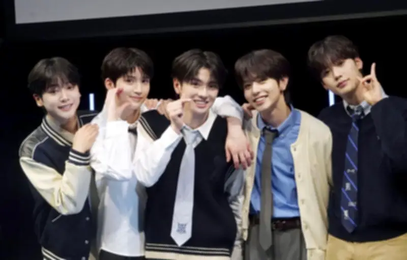 韓国流育成の５人組ボーイズグループ「ＶＩＢＹ」が６月デビュー、全員１０代で青春モチーフ