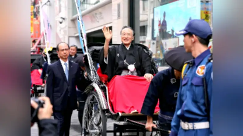大阪松竹座閉館前に歌舞伎俳優がお練り 片岡仁左衛門さん「役者は頑張るので足を運んで」