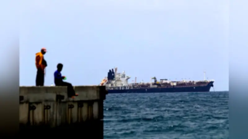 ロシアの原油タンカーがキューバに到着、米国は人道支援として容認