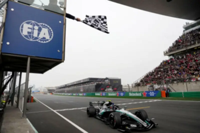 F1中国GPでメルセデスのキミ・アントネッリが初優勝、ラッセル2位、ハミルトン3位