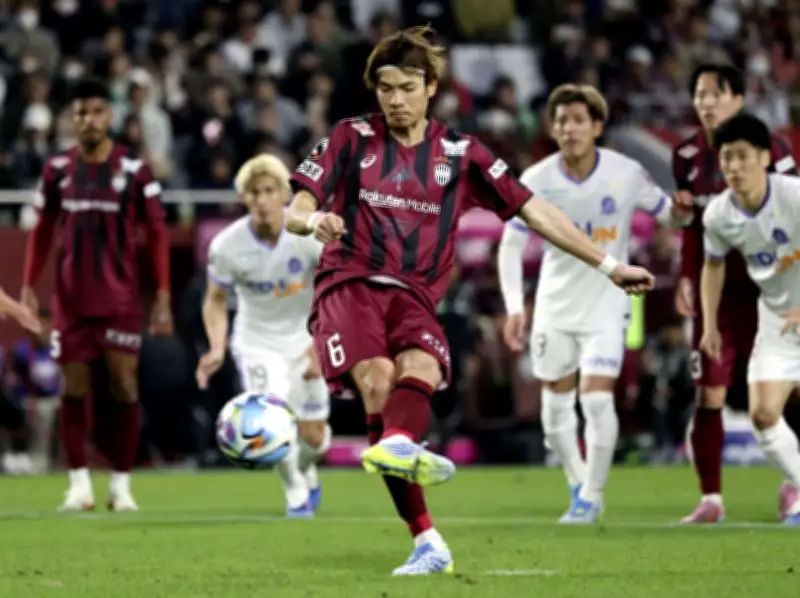 神戸が広島に逆転勝利でJ1首位浮上、扇原のPKで劇的勝利