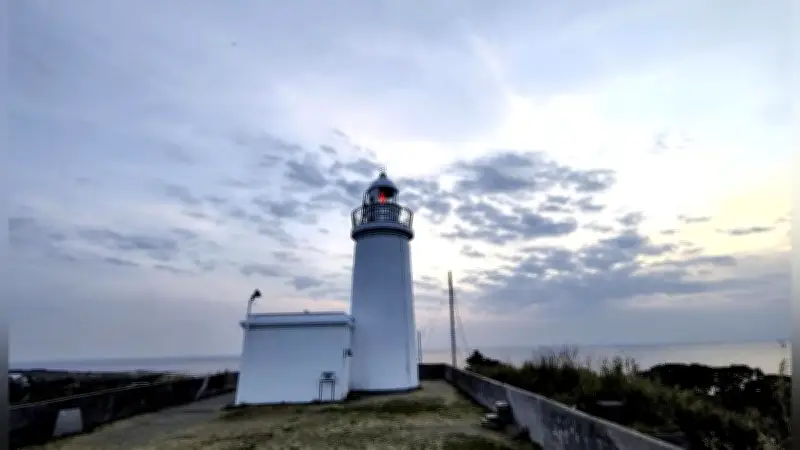 洲埼灯台がLED化、77年間活躍の歴史的レンズが引退 館山市で新たな光の航海安全を守る