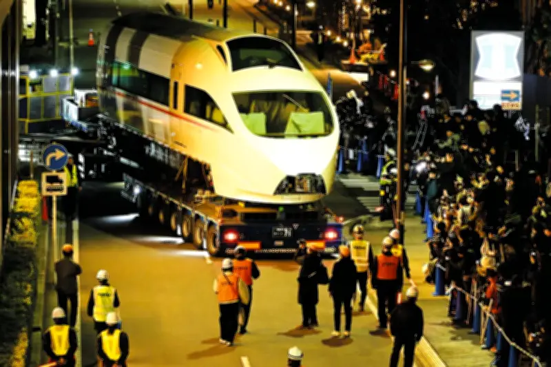 白いロマンスカー「VSE」が深夜の陸送で引っ越し 海老名の電車基地からミュージアムへ