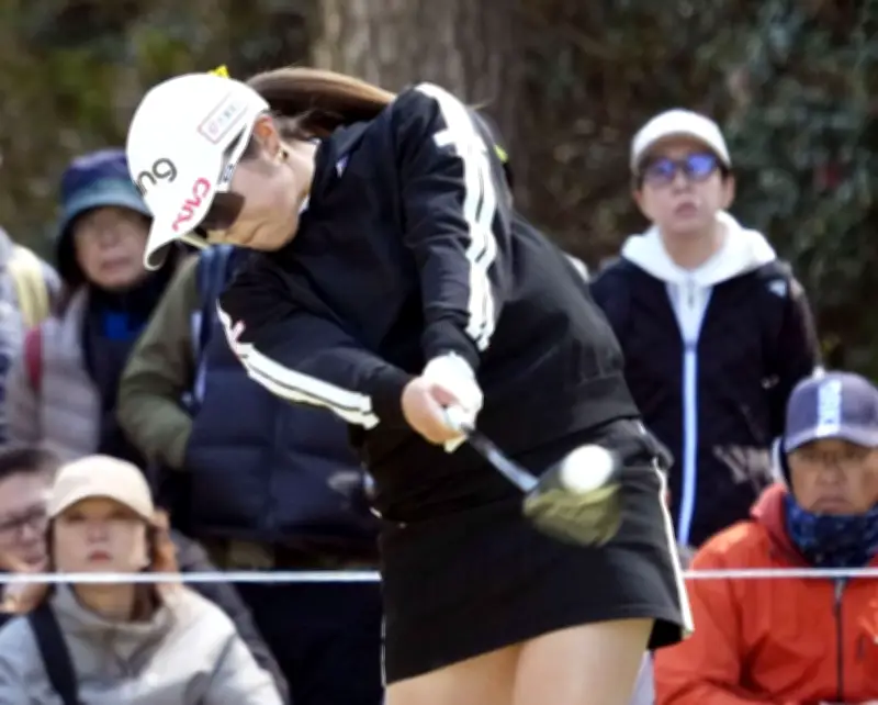 佐久間朱莉が単独首位に立つ　Vポイント×SMBＣレディース第2日