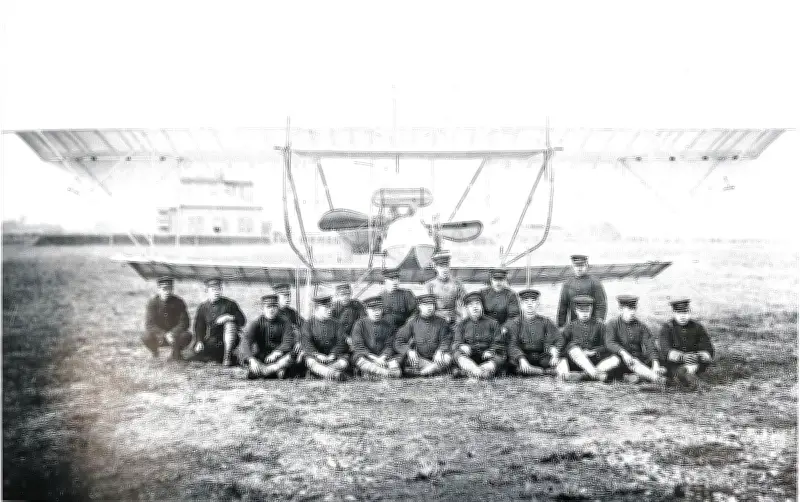 埼玉・所沢で初開催「航空発祥祭」 日本初飛行場の歴史伝えYS11間近で見学