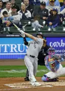 村上がメジャー2試合連続本塁打 岡本は1安打、大谷は1番で出場