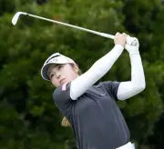 佐久間朱莉が首位を堅持 女子ゴルフ開幕戦第3日 通算14アンダーで優勝へ前進