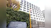 妻を9階から投げ落とし殺害容疑、逮捕5年後に異例の起訴 49歳男