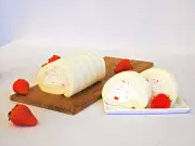 福島大熊産イチゴ「おおくまベリー」が山形のロールケーキとコラボ 復興の象徴を全国へ