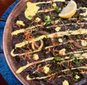 福島で「大ゴッホ展」開催中！「星月夜」をイメージした漆黒パエージャが話題に