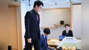 棋聖戦第５局、一力棋聖が大長考の末に放ったノゾキ、中央の大石は厳しくも土俵を割らない強い意志
