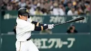 巨人・長野久義が引退試合で代打中前打、東京ドームに感動の大歓声