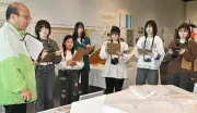 福島・伝承館で新聞記者体験 震災の記憶を次世代へ語り継ぐ大切さを学ぶ