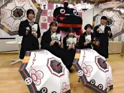 三春町の高校生が考案したオリジナル傘と観光マップで地域活性化を目指す