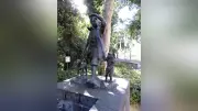 姉妹都市の桃太郎像盗難で岡山市中学生が再建へクラウドファンディング発案