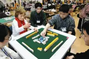 麻雀で世代の壁を越える 聖学院大生が広める「健康麻雀」の魅力