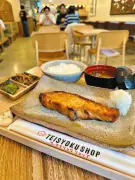 渋谷区原宿に移転拡大「THE TEISYOKU SHOP」、石窯焼き手塩鮭で定食の新境地開拓