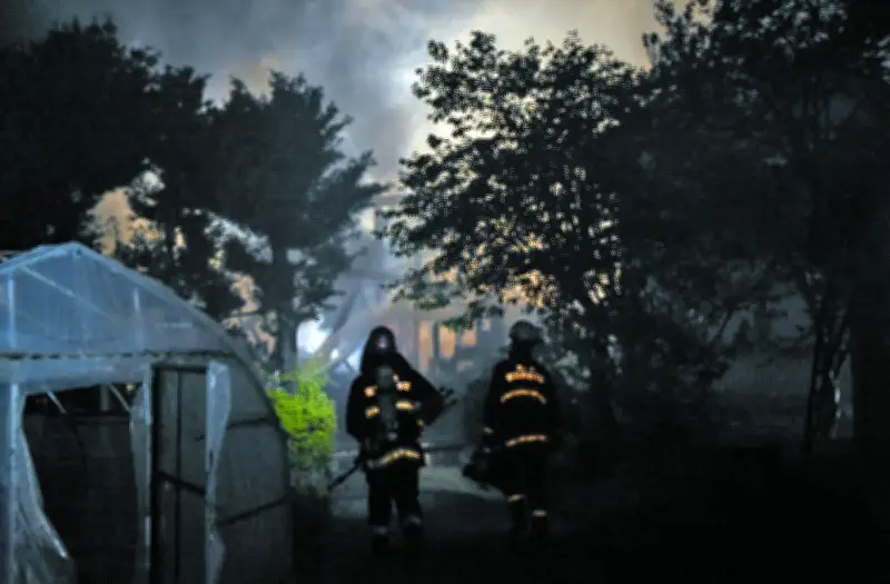 福井・坂井市で住宅全焼、焼け跡から遺体1体発見　連絡取れない母親か