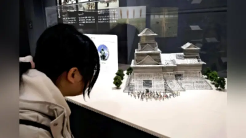 熊本地震から10年「ミニチュアくまもと旅するモン」展 田中達也氏の12作品で創造的復興を伝える