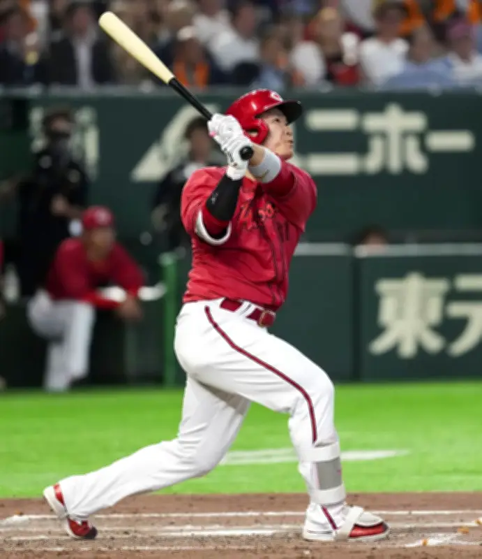 広島が今季最多11得点で連敗ストップ、坂倉が3ラン含む4打点の活躍