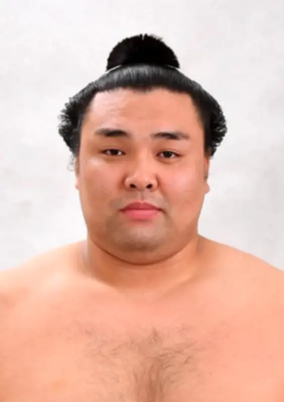 霧島が12場所ぶり大関復帰、新関脇に熱海富士と琴勝峰 夏場所番付発表