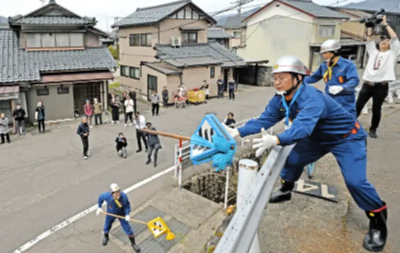 福井県勝山市で伝統の「走りやんこ」開催 消防団員165人がまといリレーで士気高揚