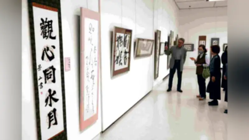 福岡市書道協会展が開幕 多様な書作品174点を展示